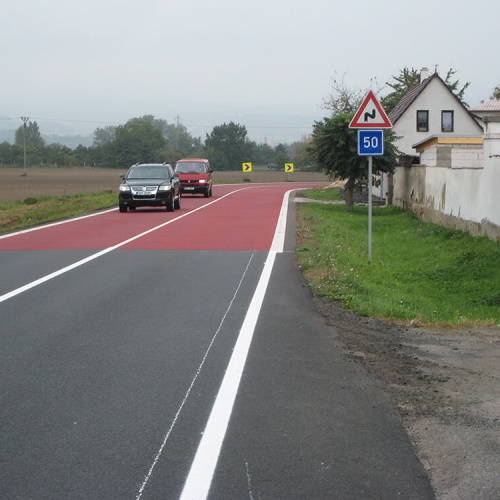 Vodorovné dopravní značení - protismyková úprava